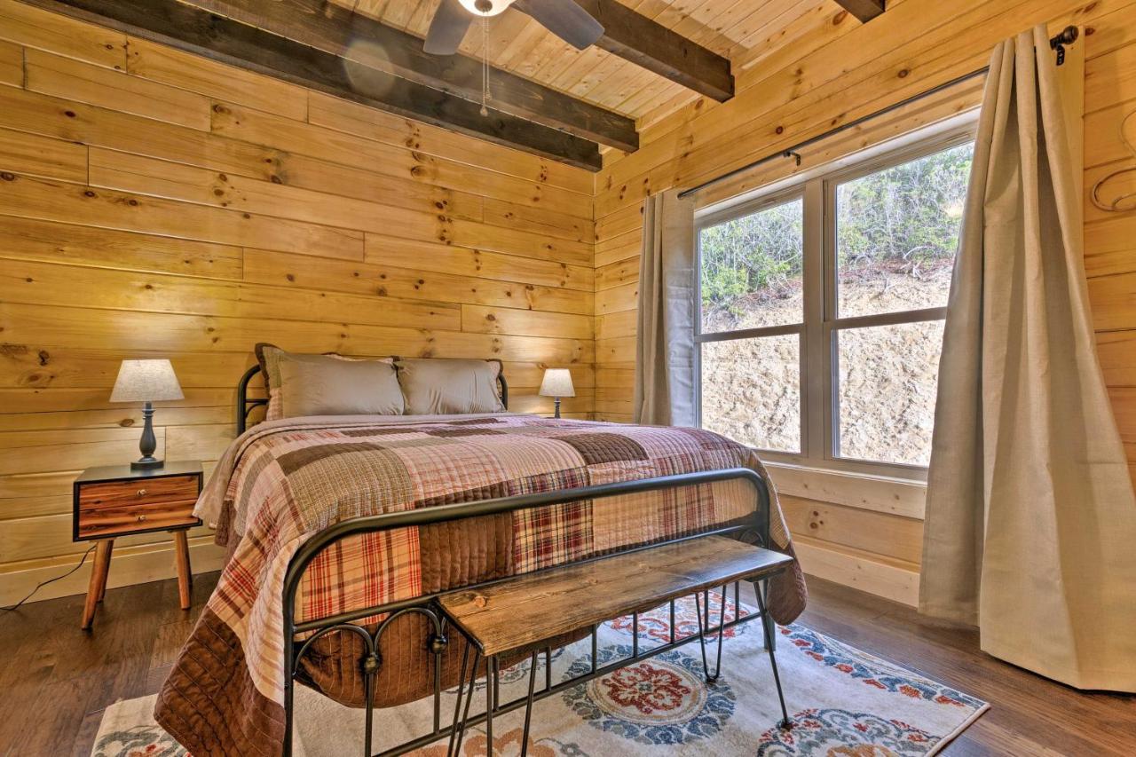 Hilltop Cabin On 5 Acres With Hot Tub And Waterfall! 布赖森城 外观 照片